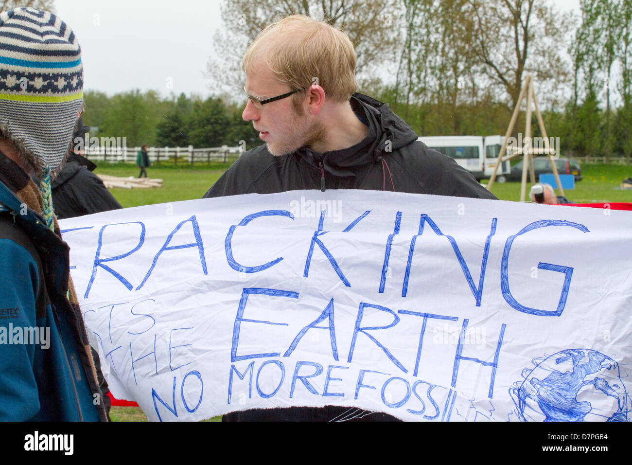 Southport, England 12. Mai 2013.  Camp Frack ein Wochenende Aktivität gegen Fracking & andere Energieformen Extreme 2. Die Veranstaltung organisiert von einem Bündnis aus lokaler und nationaler Anti-Fracking, Trades Union und Umweltgruppen einschließlich Kampagne gegen Klimawandel, REAF, RAFF, FFF, Merseyside gegen Fracking, Freunde der Erde & Gtr Manchester Assoc. der Gewerkschaft Räte, Frack ab.  Im September 2011 organisierte Gruppen Camp Frack (1) Protest gegen Pläne von Cuadrilla Resources für Shale Gas zu bohren. Conrad Elias/Alamy Live-Nachrichten Stockfoto