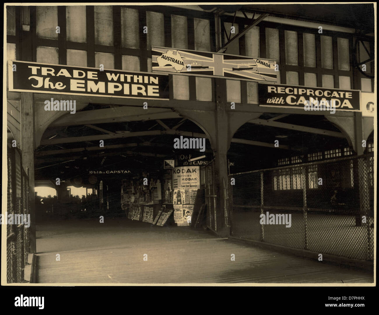 Plakat am Circular Quay Wharf zur Förderung des Handels zwischen Deutschland und Kanada Stockfoto