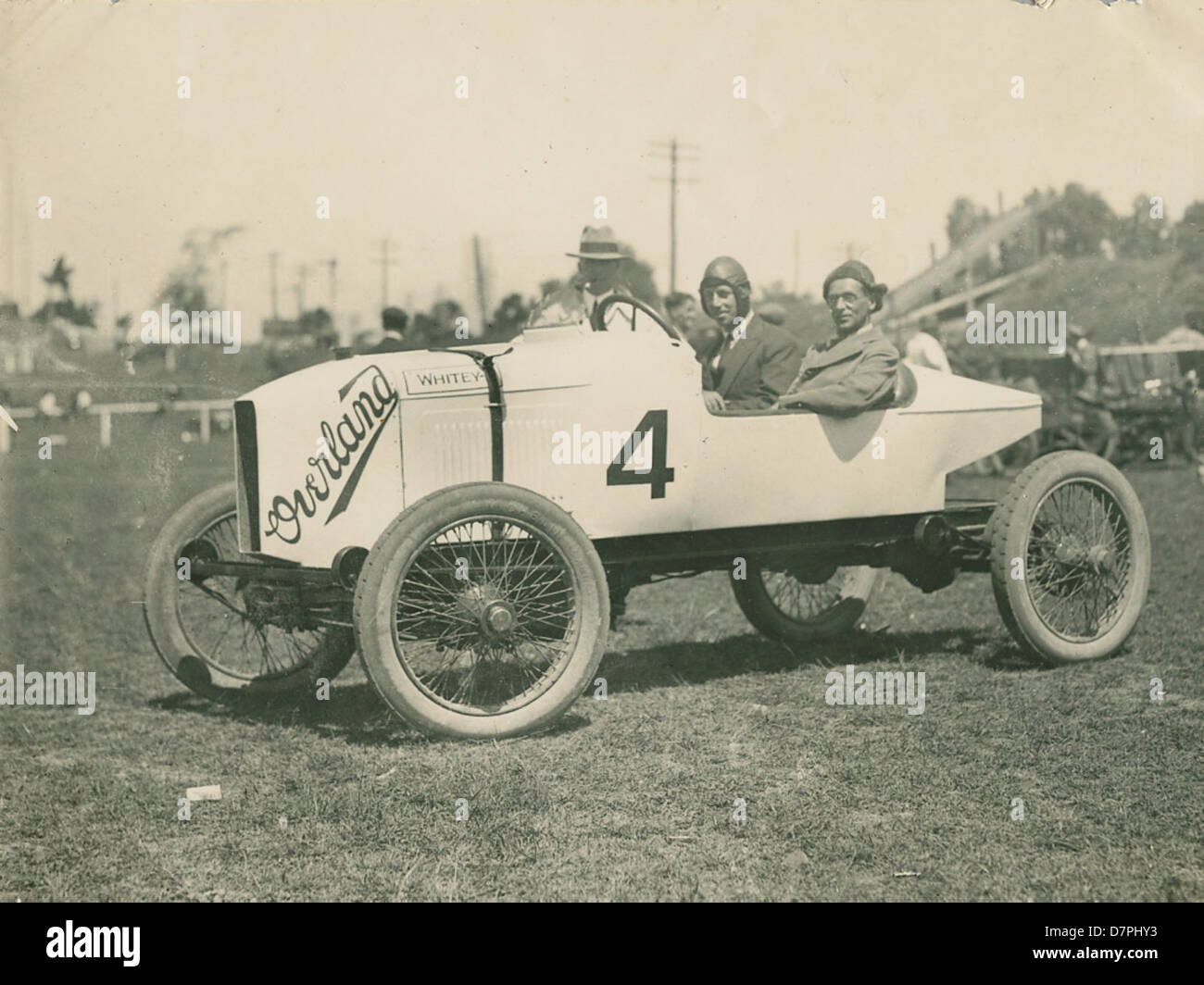 Diese Archivkollektion von Don Harkness zeigt die wichtigsten Momente der australischen Motorsport- und Luftfahrt von 1906 bis 1971 und zeigt Oldtimer und Flugzeuge. Stockfoto