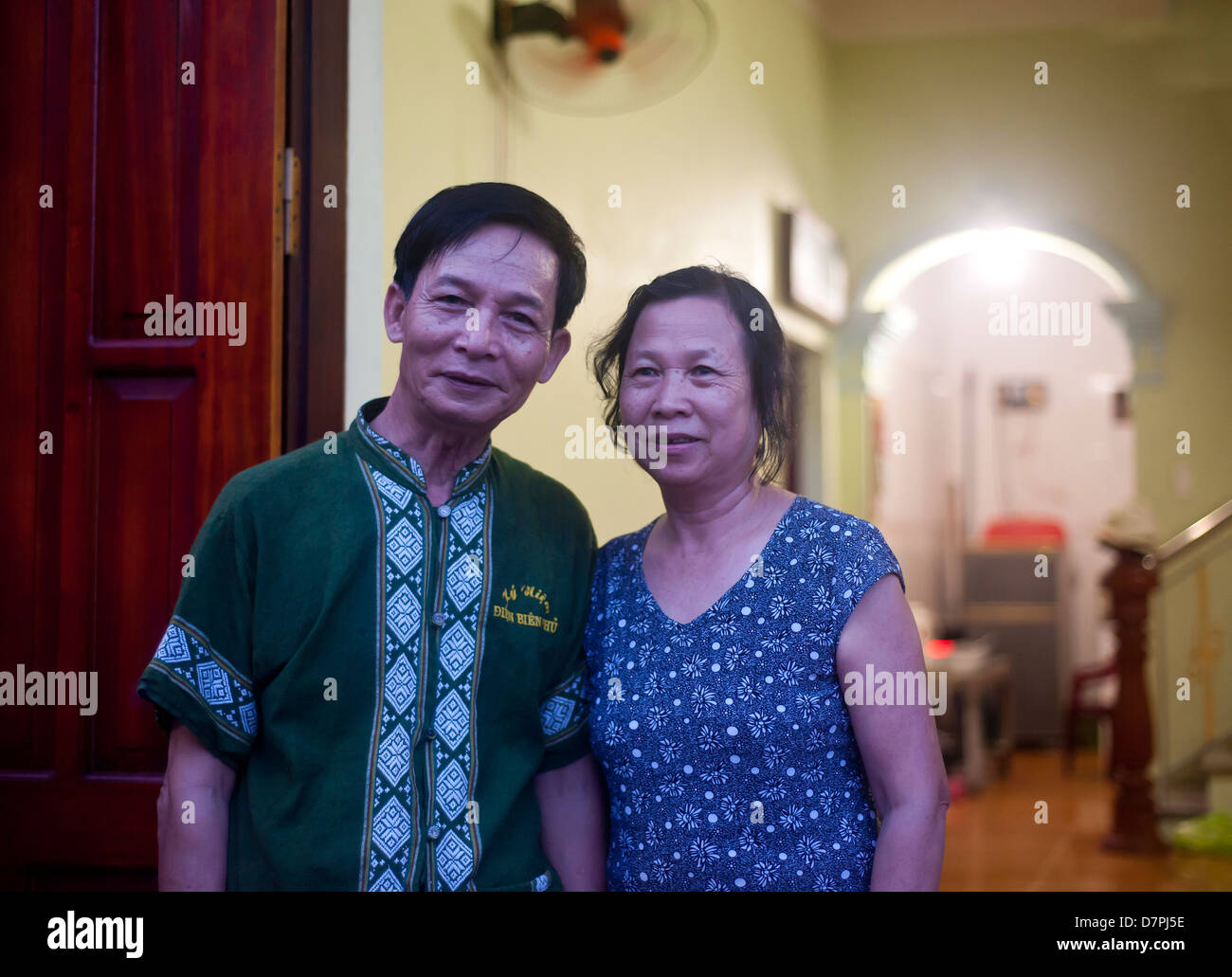 Cat Ba Insel in der Halong Bucht, Vietnam - vietnamesische älteres Paar. Stockfoto