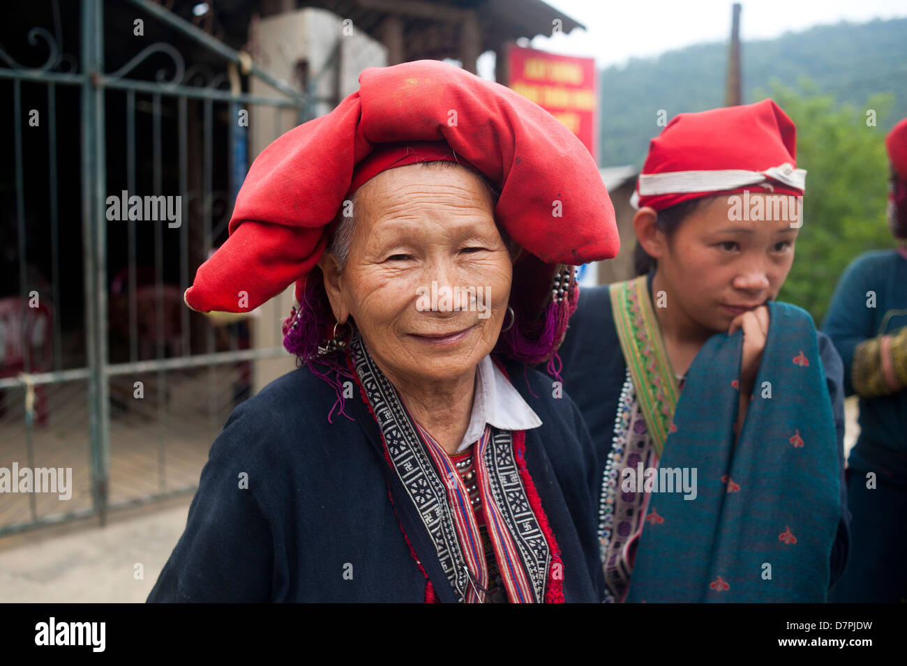 Frau des roten Dao ethnische Minderheiten - Sapa-Dorf Stockfoto
