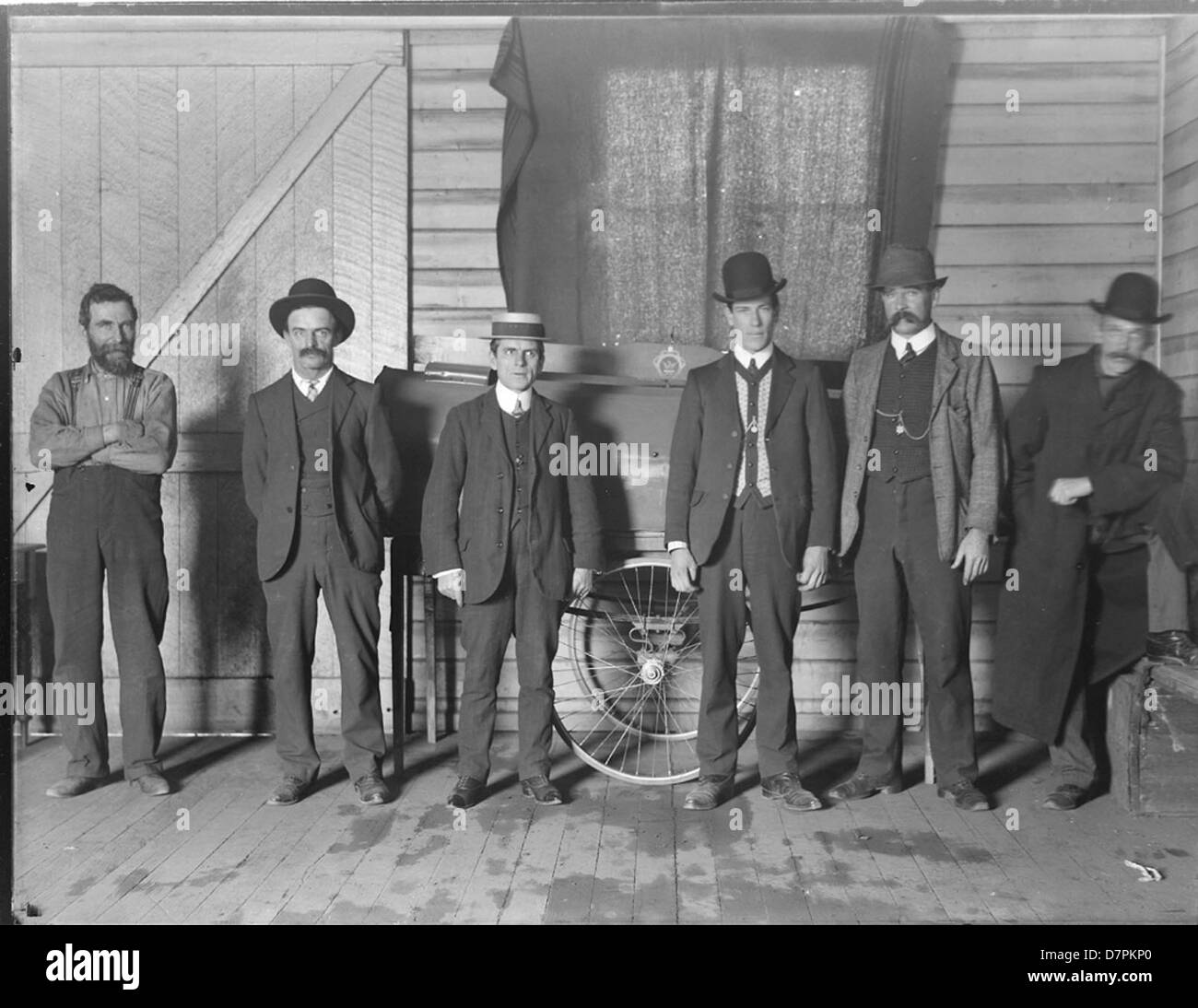 Clyde erste-Hilfe-Werksteam mit Krankenwagen cart Stockfoto