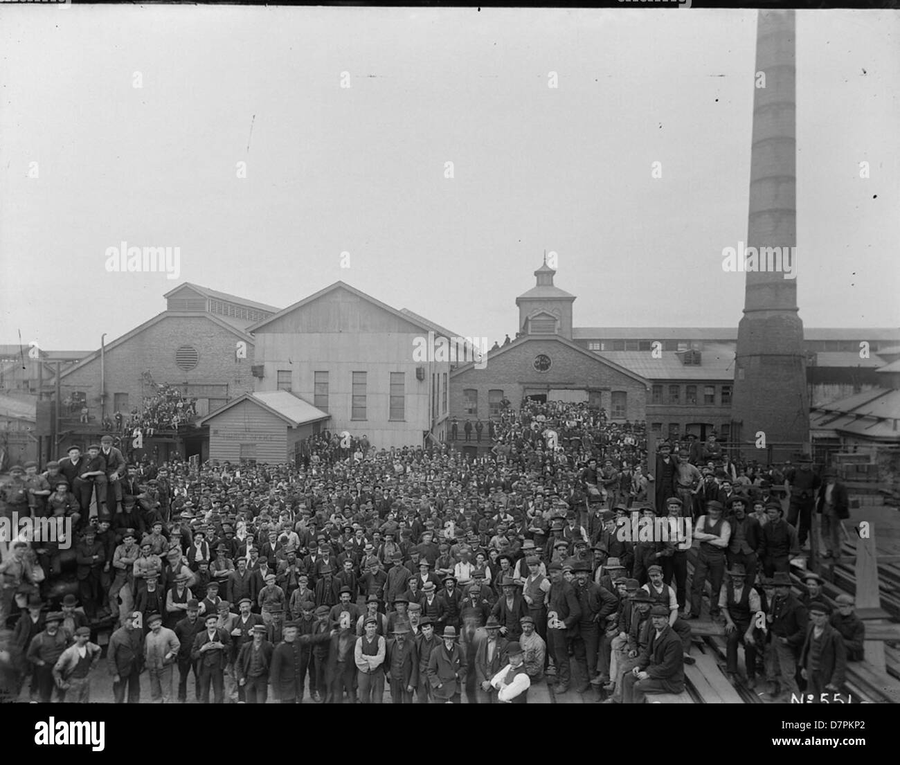 Clyde-Belegschaft im Hof versammelt Stockfoto