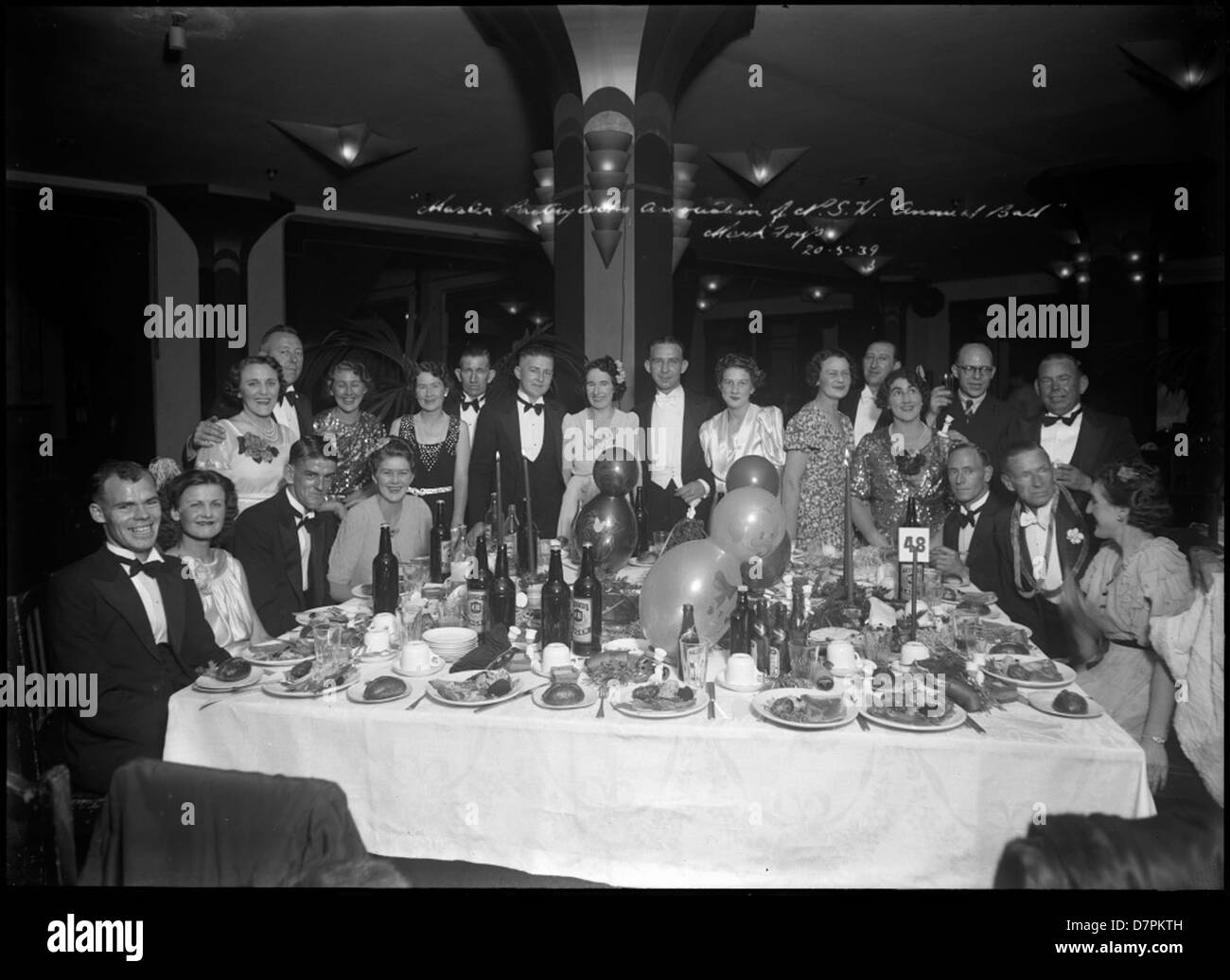 Ein historisches Foto des Master Pastycoks Association of New South Wales Annual Ball, der im Powerhouse Museum abgehalten wird. Das Bild zeigt eine elegante Veranstaltung, bei der die lokale Pastorenzucht gefeiert wird. Stockfoto