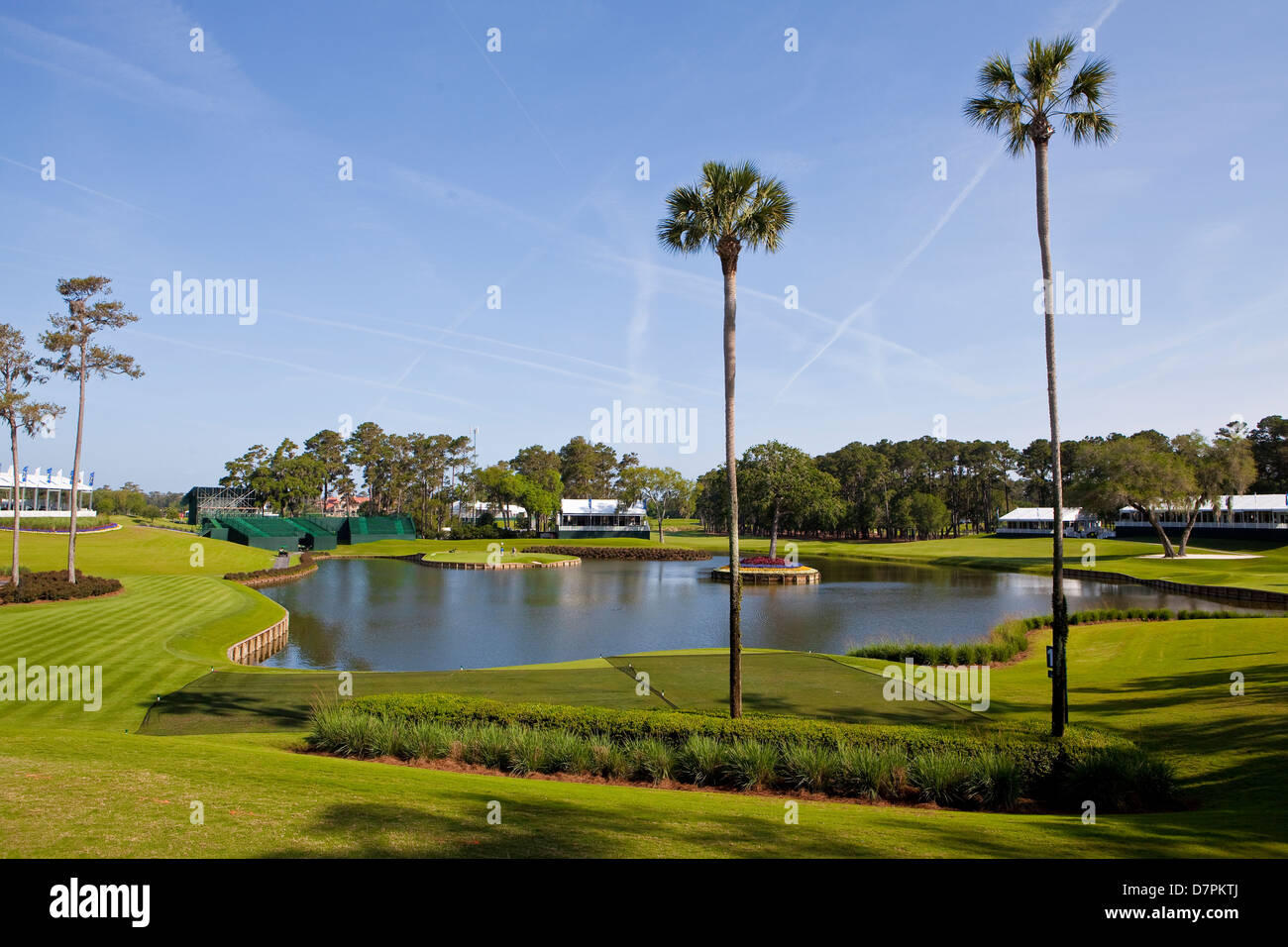 Abgebildet ist das berühmte 17. Inselgrün Loch des TOC Sawgrass Stadium Course in Ponte Vedra Beach, Florida Stockfoto