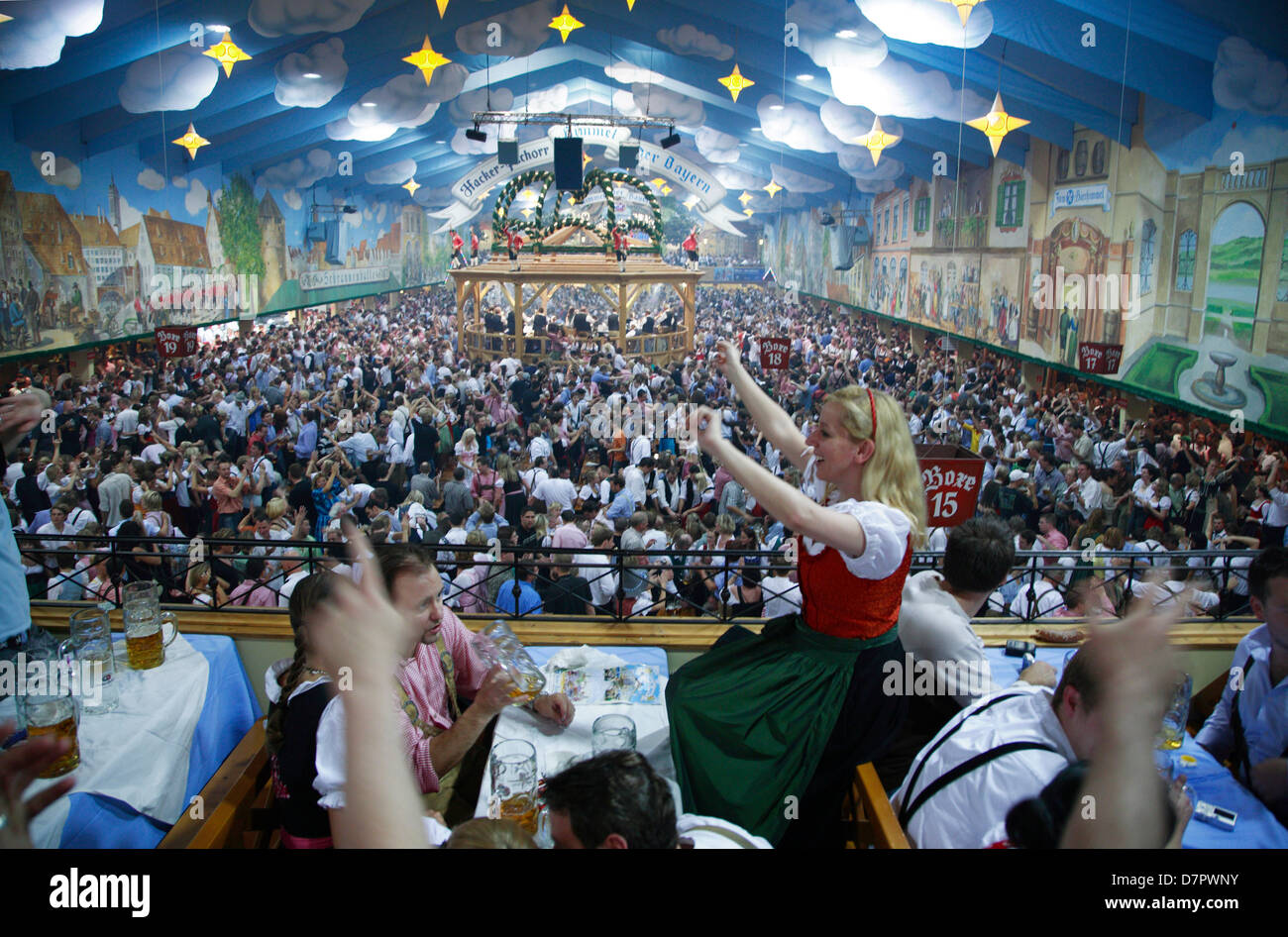 Oktoberfest, Hacker-Pschorr-Festzelt Himmel der Bayern, München, Bayern, Deutschland Stockfoto