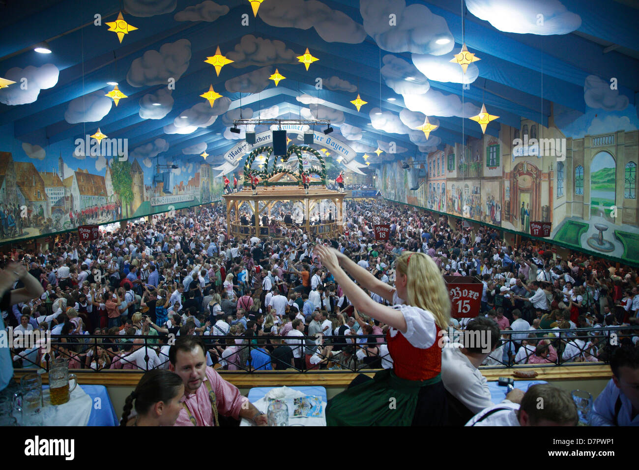 Oktoberfest, Hacker-Pschorr-Festzelt Himmel der Bayern, München, Bayern