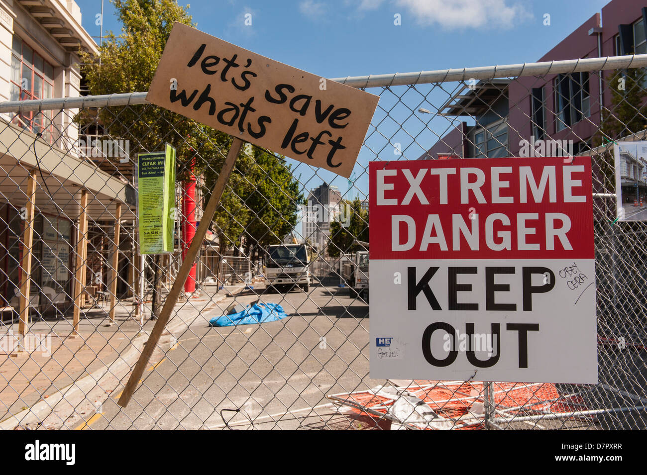 Die High Street geschlossen noch innerhalb der roten Zone, ein Jahr nach dem Februar 2010 Christchurch Erdbeben Stockfoto