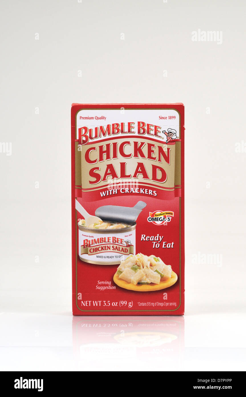Packung von Bumble Bee Geflügelsalat mit Crackern auf weißem Hintergrund, essfertig Ausschnitt. USA Stockfoto