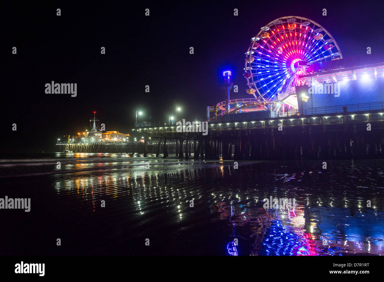 Nachtansicht der Santa Monica Pier und Riesenrad. Stockfoto