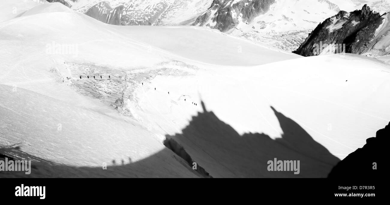 Aktion Abenteuer Alpinismus Alpinist Alpen blau Business herumturnen Klippe klettern kalte Gefahr Ausrüstung Europa Europäische exhilarati Stockfoto