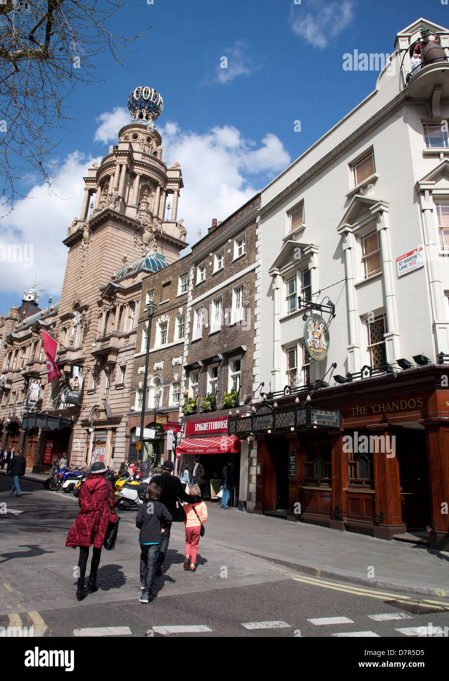 Blick auf das London Kolosseum am St. Martins Lane, West End, London, England, Vereinigtes Königreich Stockfoto