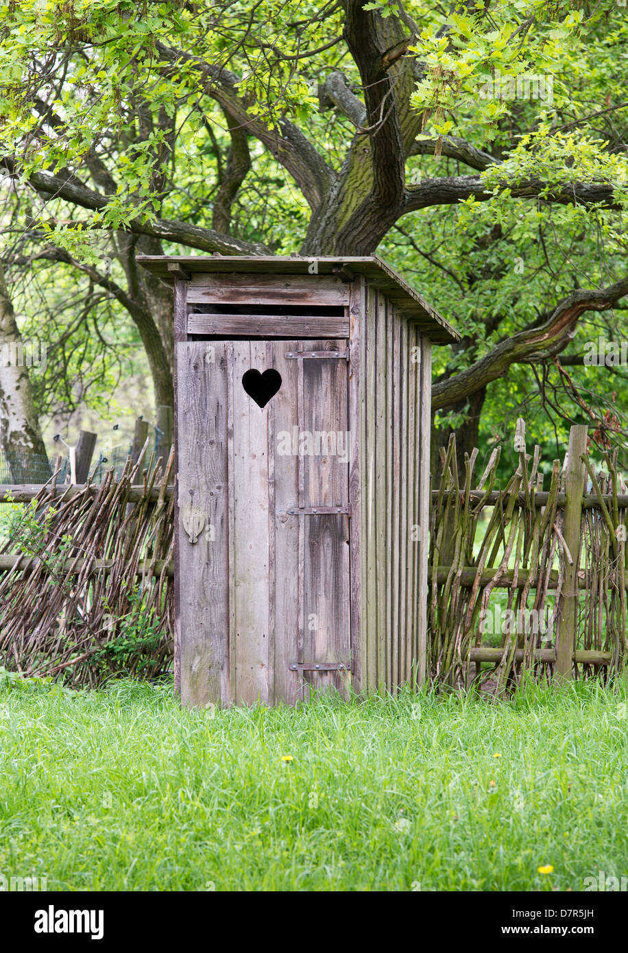 Old latrine Fotos und Bildmaterial in hoher Auflösung Alamy