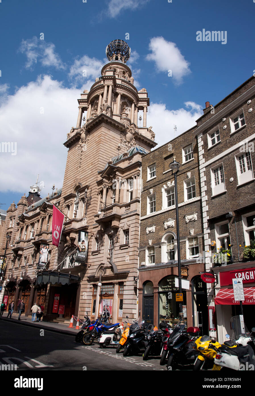 Blick auf das London Kolosseum am St. Martins Lane, West End, London, England, Vereinigtes Königreich Stockfoto