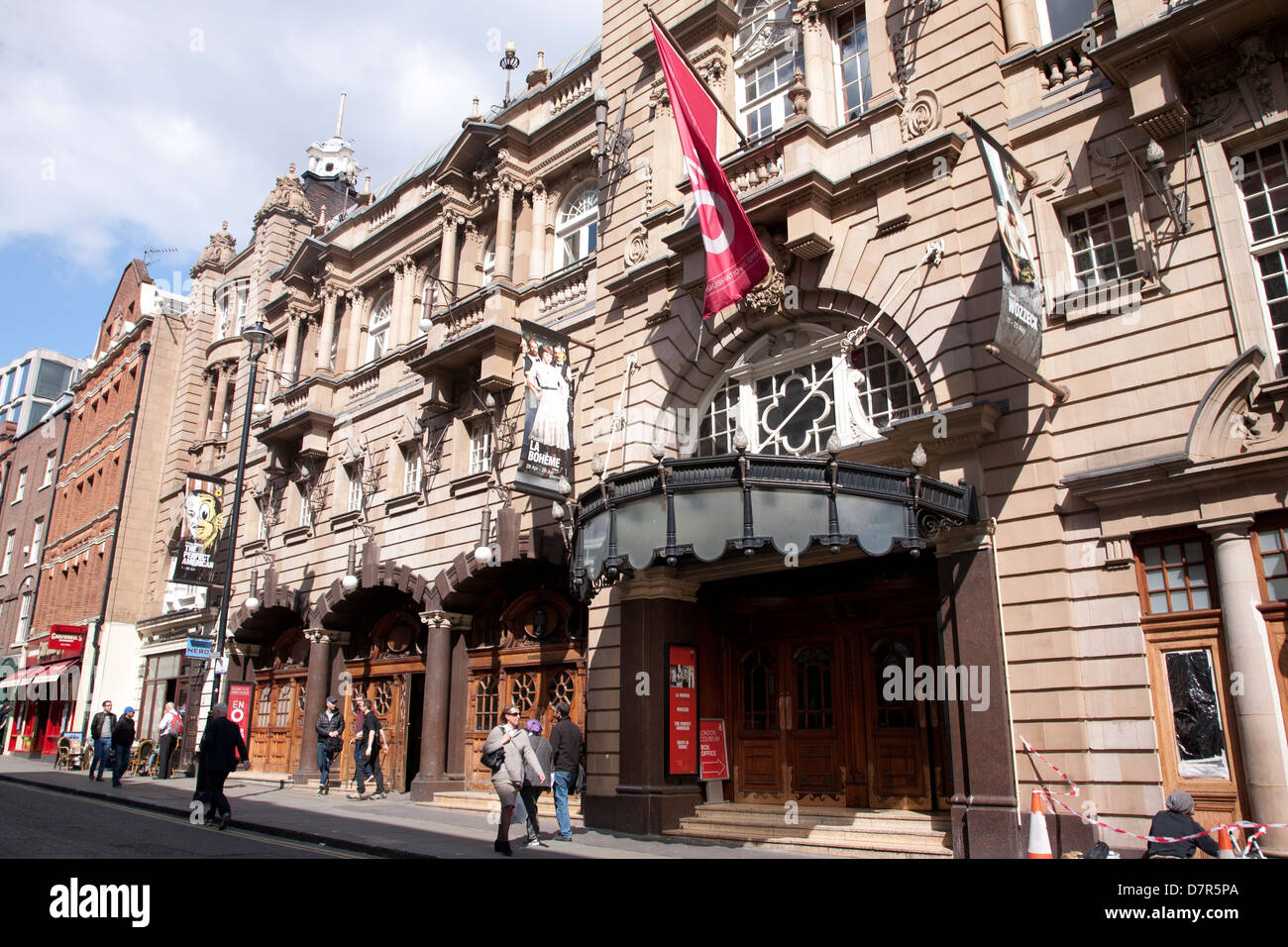 Eingang zum Londoner Coliseum auf St. Martins Lane, West End, London, England, Vereinigtes Königreich Stockfoto