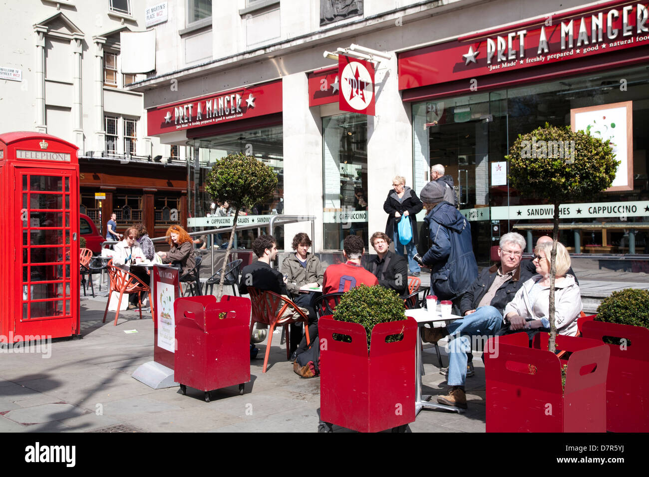 Café im Freien Szene, West End, London, England, Vereinigtes Königreich Stockfoto