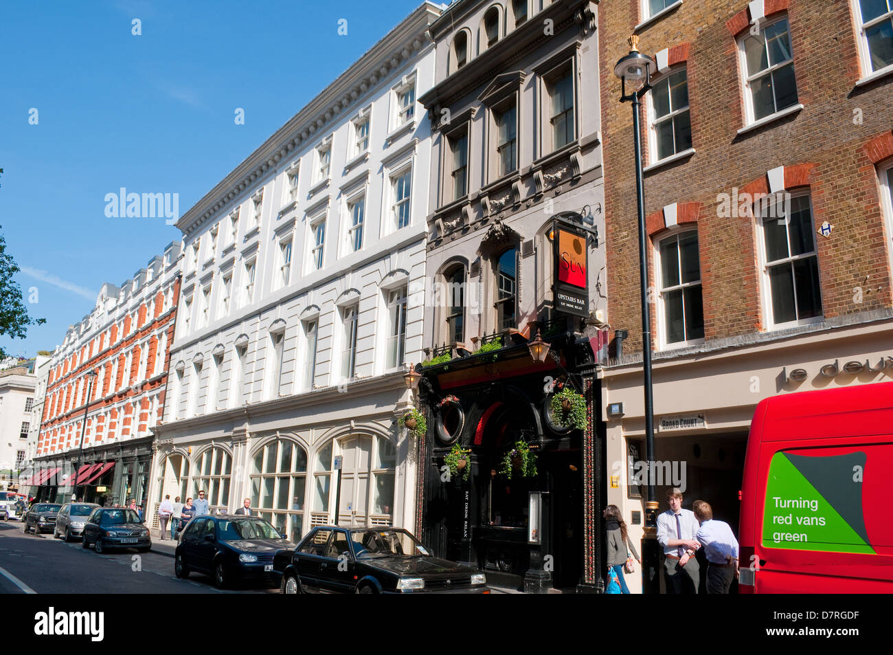 Die Sonne-Pub auf Long Acre Street, Covent Garden, London, UK Stockfoto