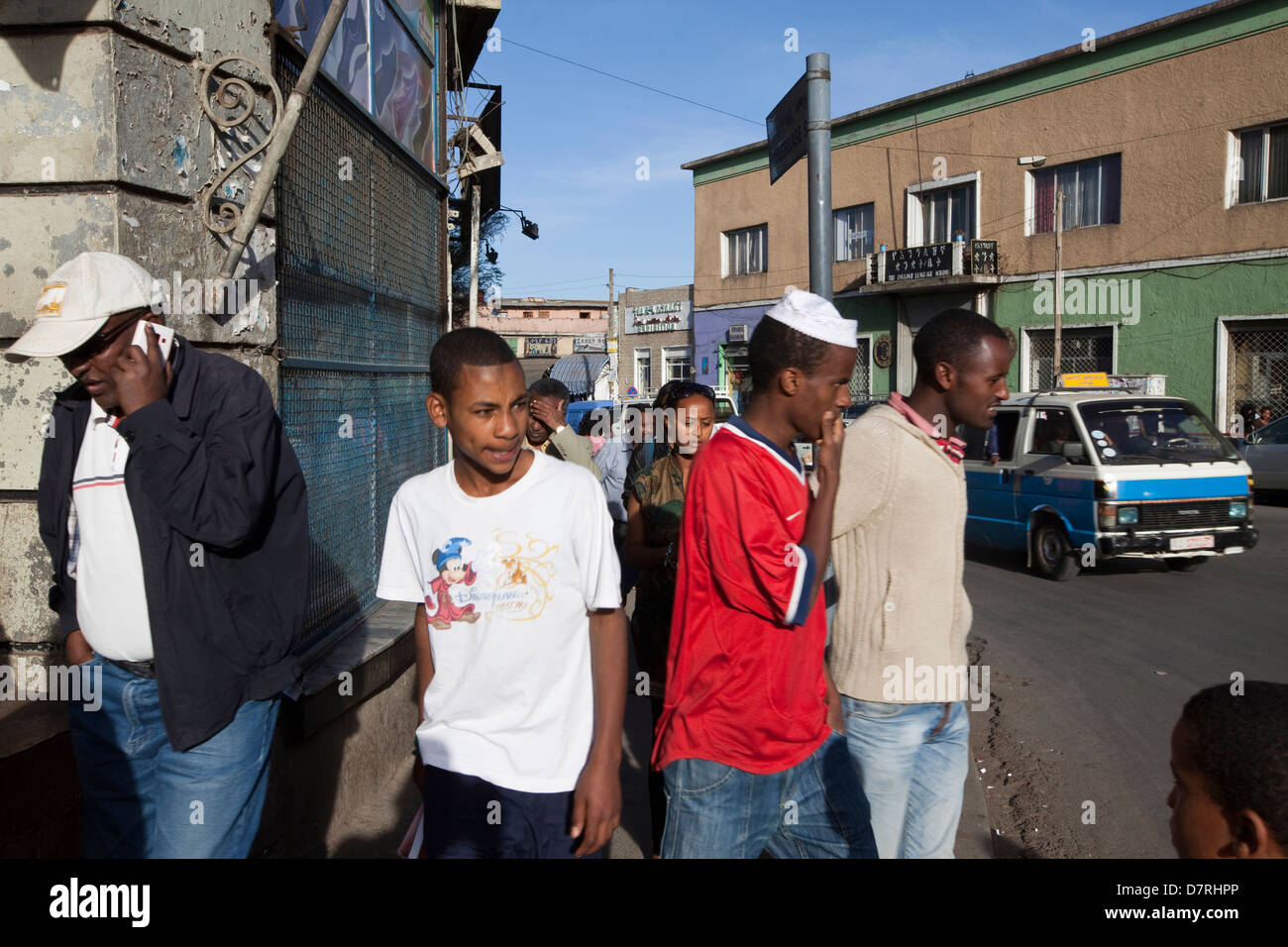 Menschen auf der Straße Addis Abeba, Äthiopien. Stockfoto