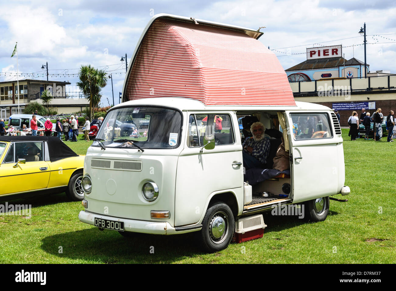 Volkswagen Wohnmobil während der Classic Car Show in der Höhle Teignmouth South Devon UK angezeigt. Stockfoto