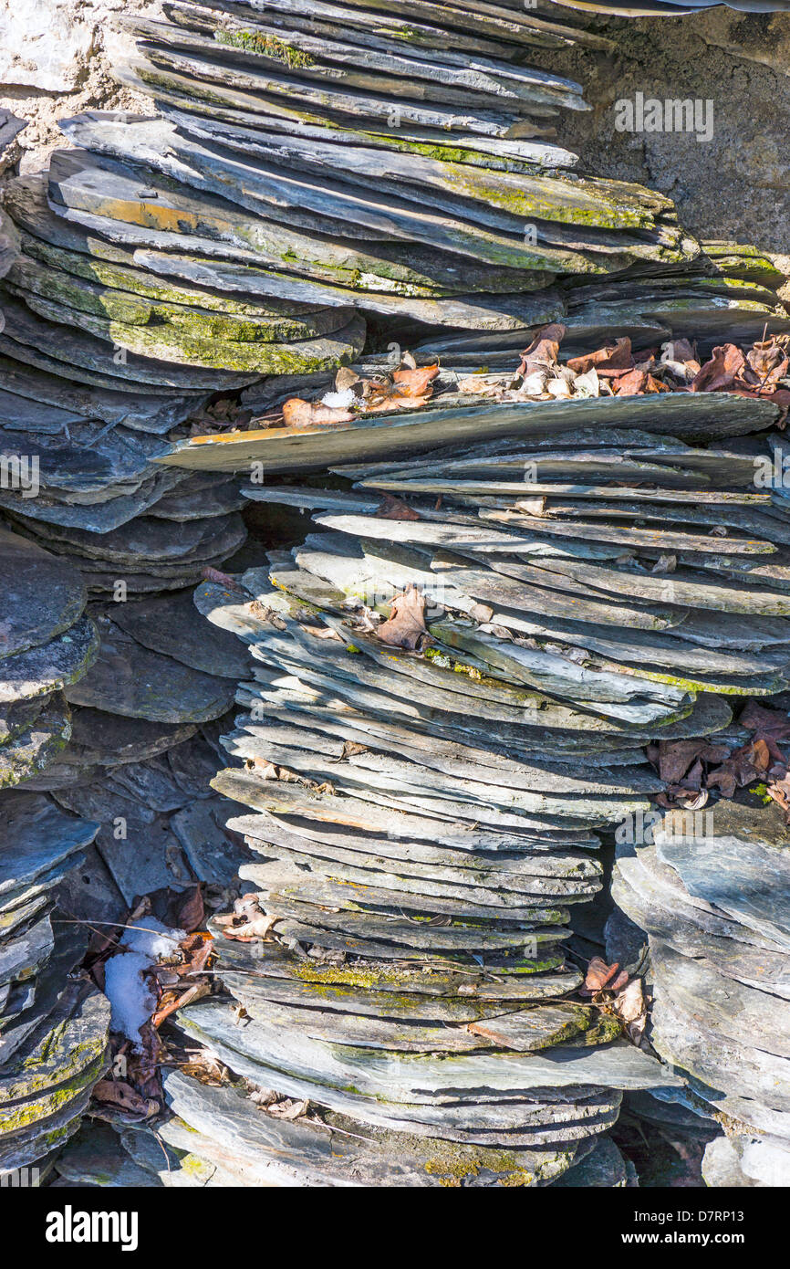 Haufen von alten Schiefer, Dachmaterialien, recycling Stockfoto