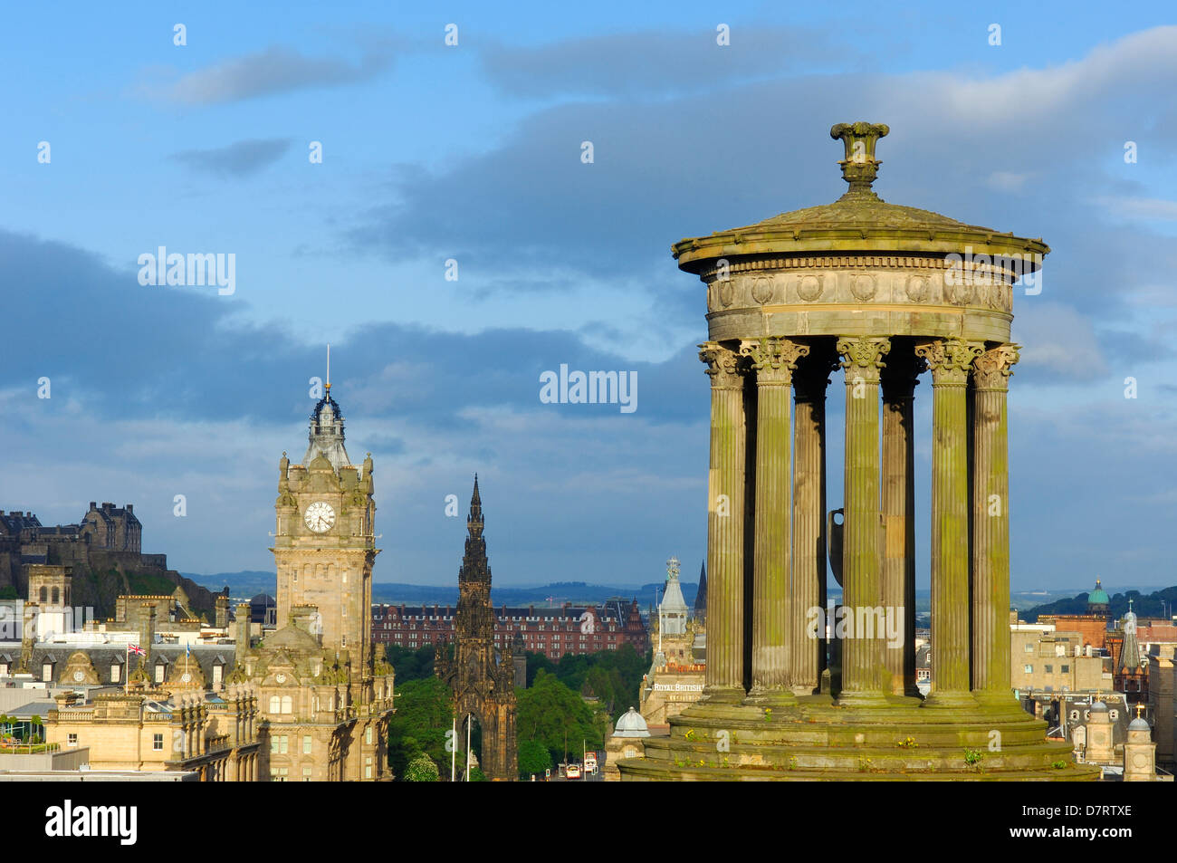 Dugald Stewart Monument und die Princes Street im Hintergrund. Calton Hill. Edinburgh. Lothian Region. Schottland. U.K. Stockfoto