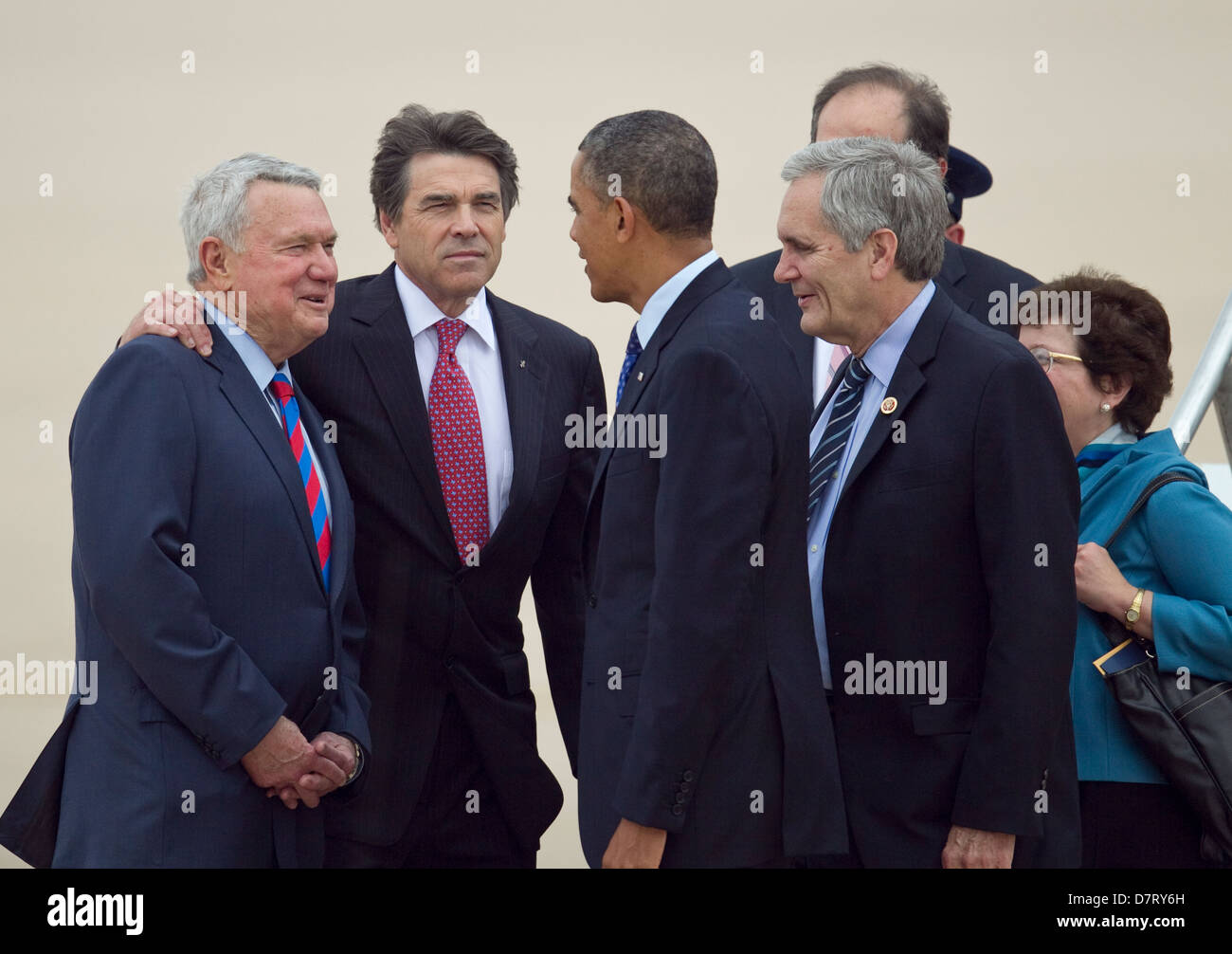 Präsident der Vereinigten Staaten, Barack Obama ist nach der Landung in Austin, Texas von verschiedenen Politikern begrüßt. Stockfoto