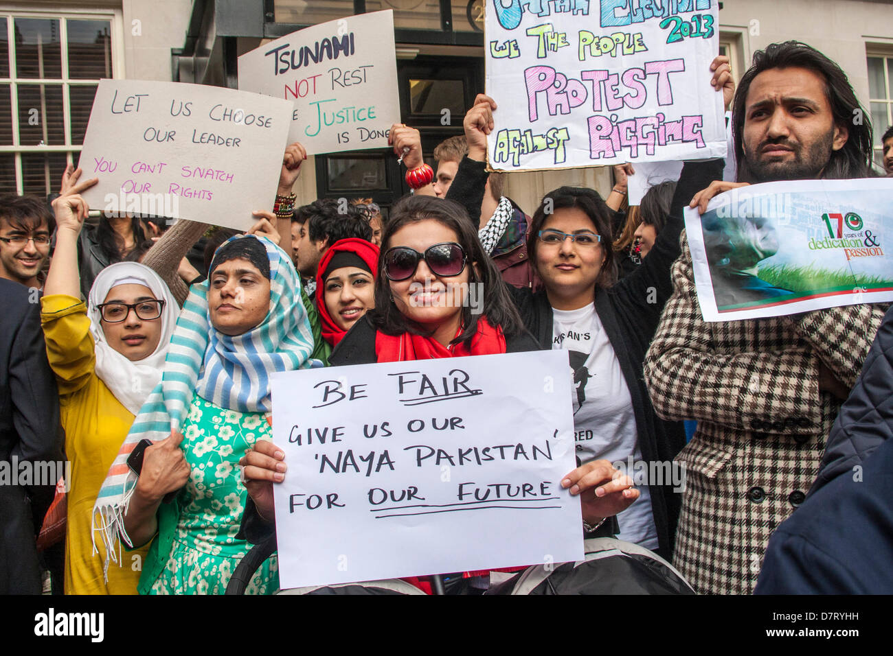 London, UK. 13. Mai 2013. Pakistaner protestieren gegen angebliche Wahl Takelage. Bildnachweis: Paul Davey/Alamy Live-Nachrichten Stockfoto