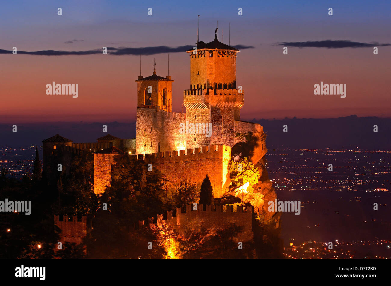 San Marino. Rocca Guaita, Guaita Tower in der Abenddämmerung. Monte Titano. Republik San Marino. Italien. Europa Stockfoto