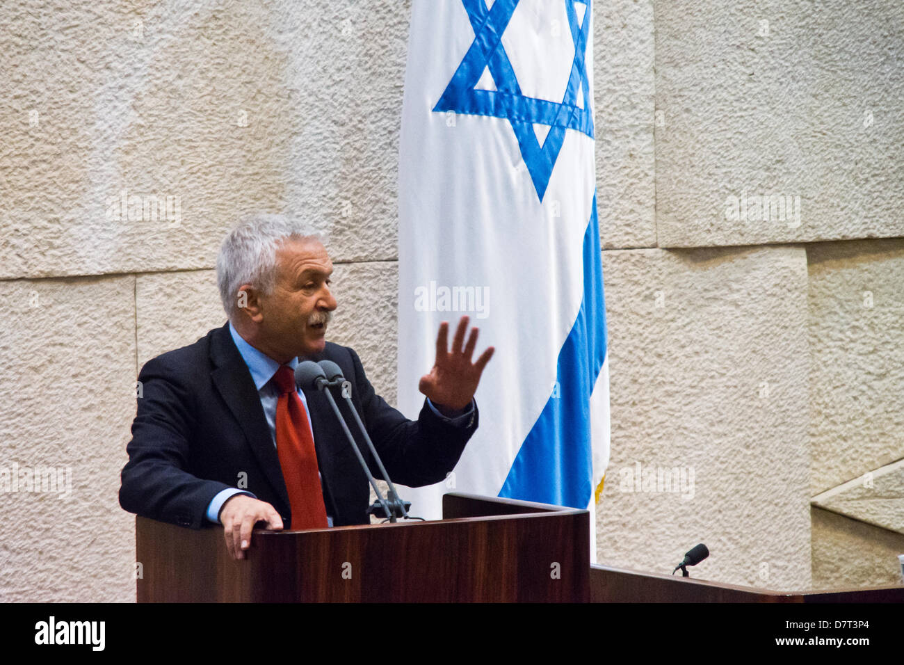 Jerusalem, Israel. 13. Mai 2013. Knesset Mitglied Israel Hasson sei einer der fünf Vorschläge Misstrauensantrag gegen die Regierung. Alle Vorschläge scheiterten an Abstimmungen. Jerusalem, Israel. 13. Mai 2013.  Israelische Regierung kämpft gegen fünf Misstrauensantrag abgegebenen Opposition getrieben von geplanten wirtschaftlichen Kürzungen und geplanten Doppelhaushalt für 2013 / 14. Bildnachweis: Nir Alon/Alamy Live-Nachrichten Stockfoto