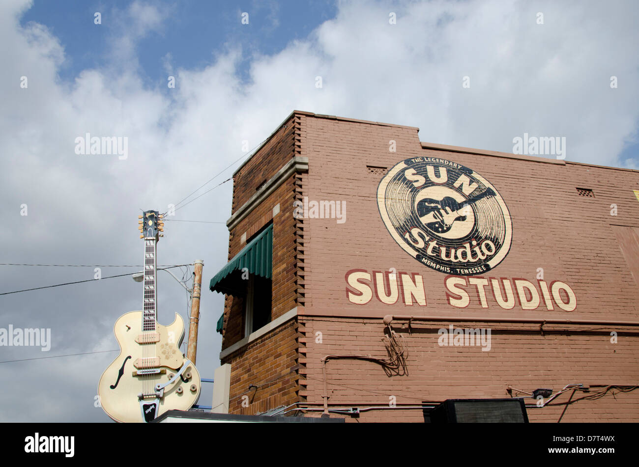 Tennessee, Memphis. Sun Studio. Außen mit Gibson-Gitarre-Zeichen. Stockfoto