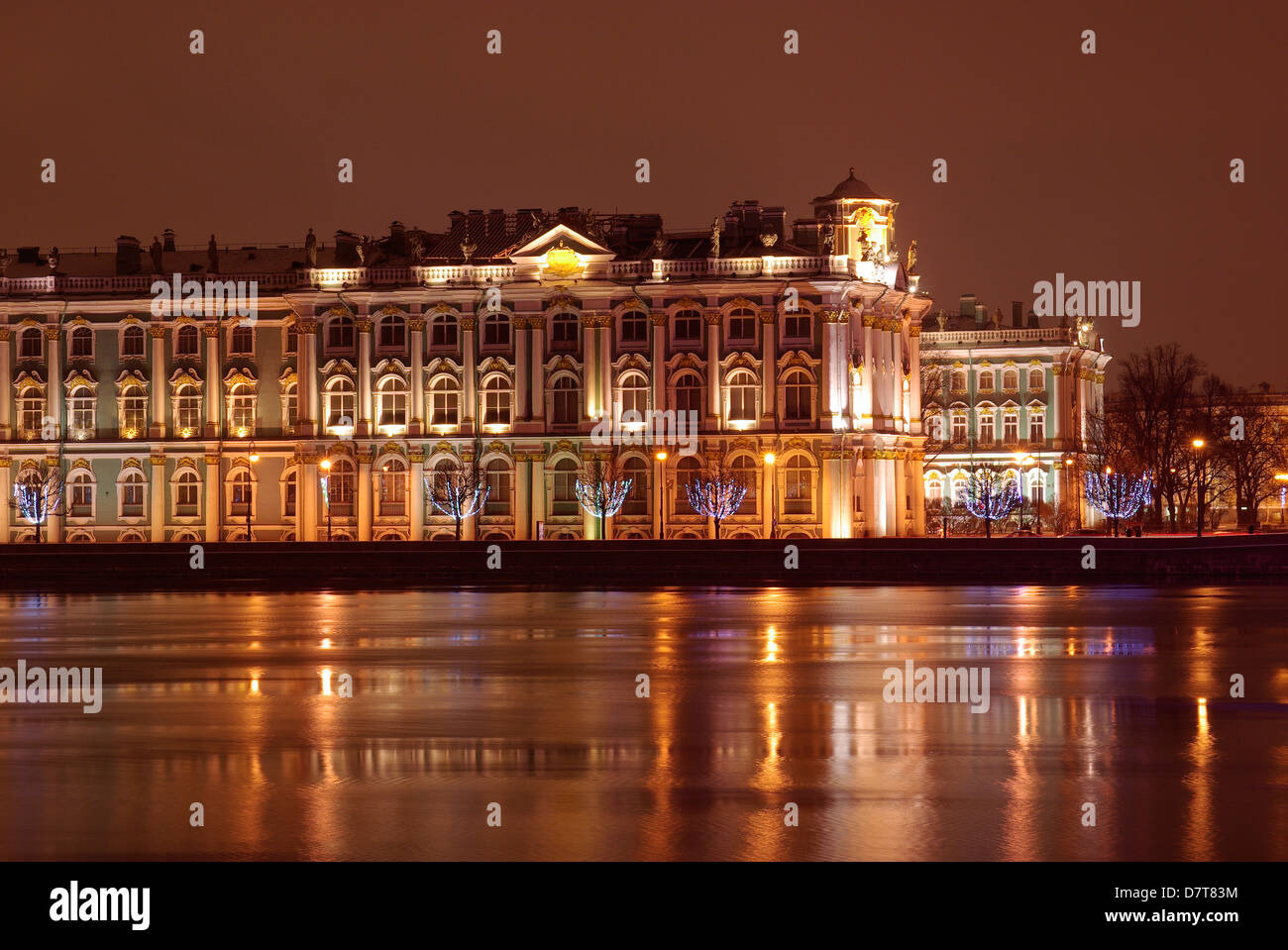 Russland. St. Petersburg. Die Eremitage. Architekturbeleuchtung. Stockfoto