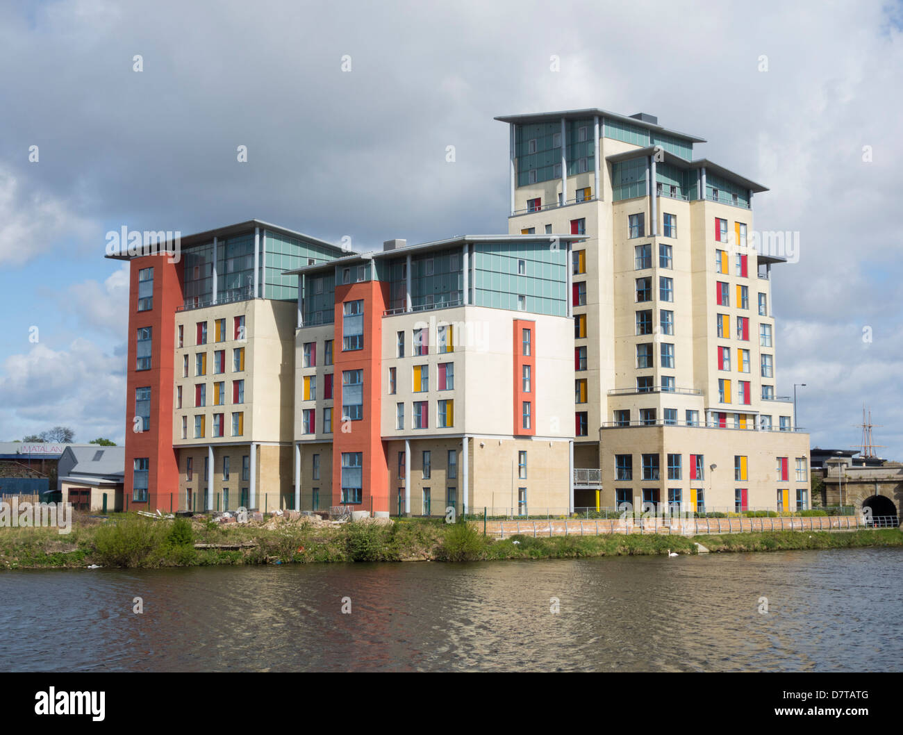 Durham University Studentenwohnheim am Ufer des Flusses Tees in Stockton on Tees, England, Großbritannien Stockfoto
