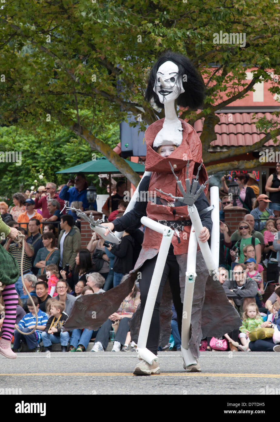 Nordamerika, USA, Washington, Seattle. Ein Kostüm auf der Fremont Solstice Parade. Stockfoto