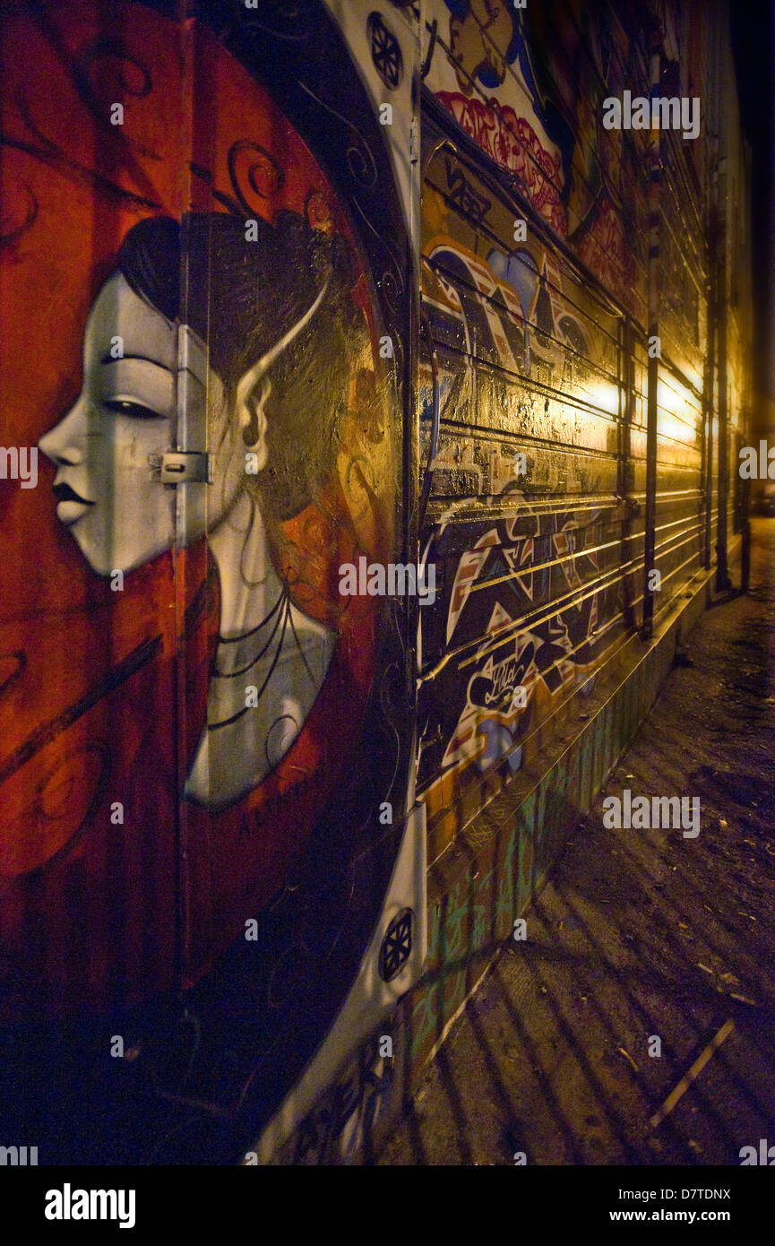 Eine Nachtaufnahme von einer Gasse Wandbild im Viertel Haight-Ashbury in San Francisco Stockfoto