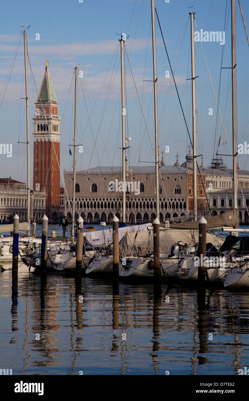 Dogenpalast und Markusplatz Glockenturm von San Giorgio Insel, Venedig, Italien Stockfoto