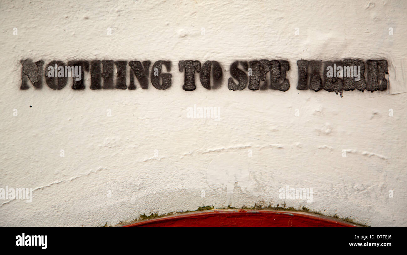 Ein Foto von einigen Graffiti sagen '' nichts zu sehen". Aufgenommen in London, England. Stockfoto