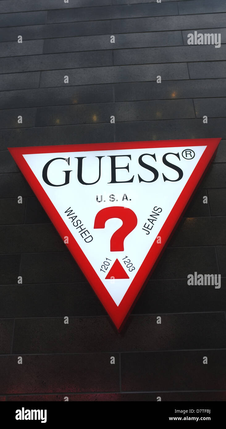 Ein Guess Zeichen in das Eaton Centre befindet sich in Montreal, Quebec. Stockfoto