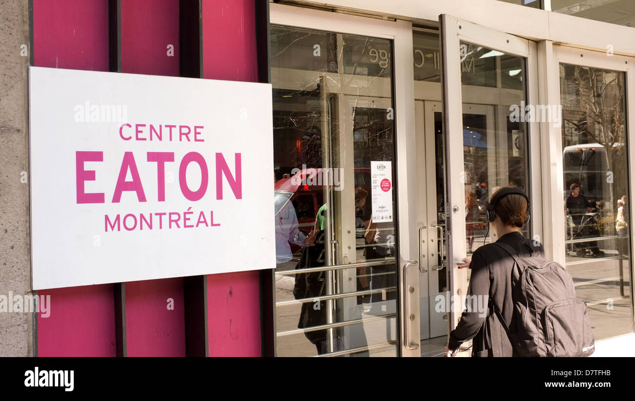 Der Eingang zum Einkaufszentrum Eaton Centre Montreal in Quebec. Stockfoto