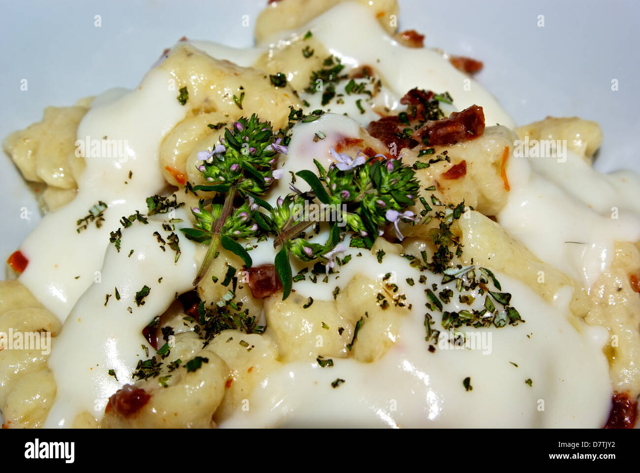 Kartoffel lockig -Fotos und -Bildmaterial in hoher Auflösung – Alamy