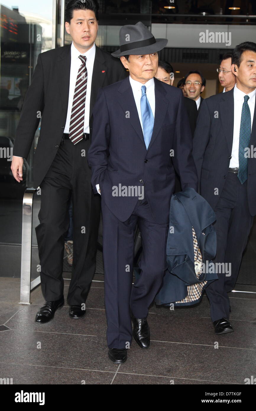 12. Mai 2013, Tokio, Japan: Japanische Minister für Finanzen Tarō Asō am Narita Flughafen, Rückkehr von G7 im Königreich. (Foto von Mooto Naka/AFLO) Stockfoto