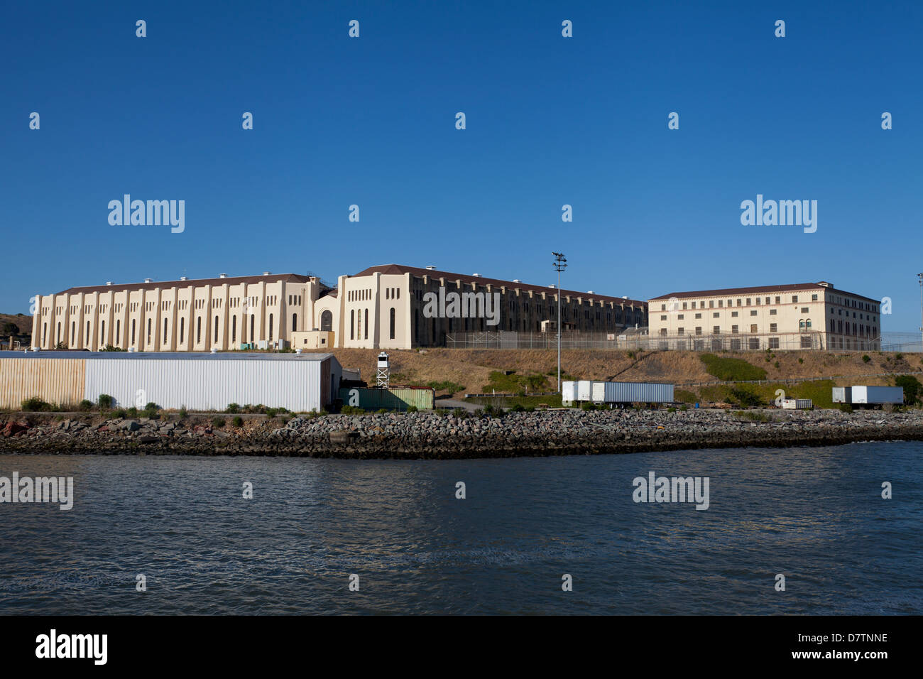 Ansicht des San Quentin State Prison von Rittersporn Fähre Boot, Larkspur Landing, Kalifornien, USA, Nordamerika Stockfoto