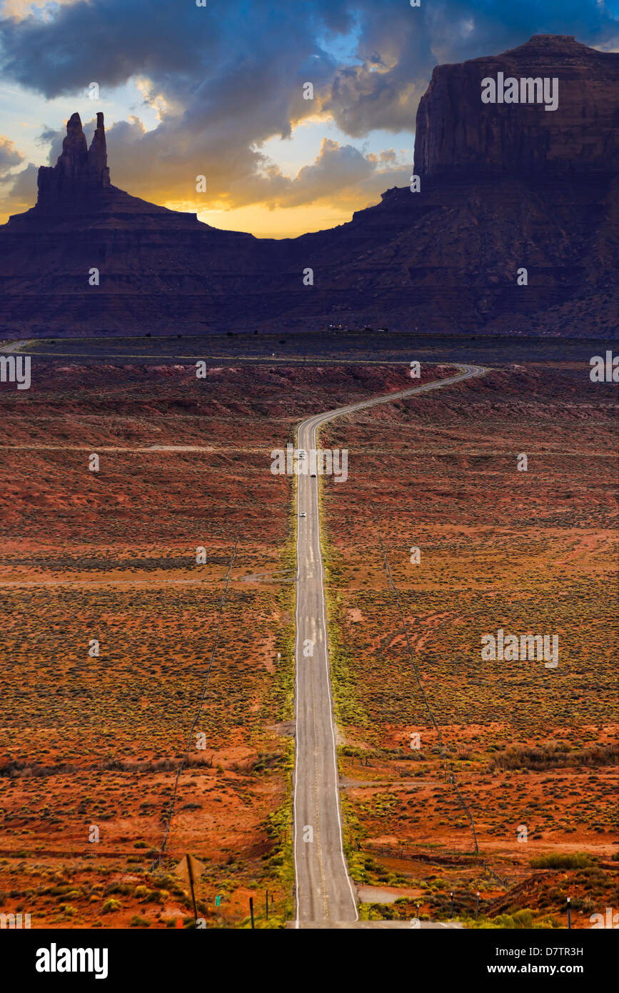 Digital erstellte Bild einer Fahrbahn führenden zum Monument Valley, Arizona, USA. Stockfoto
