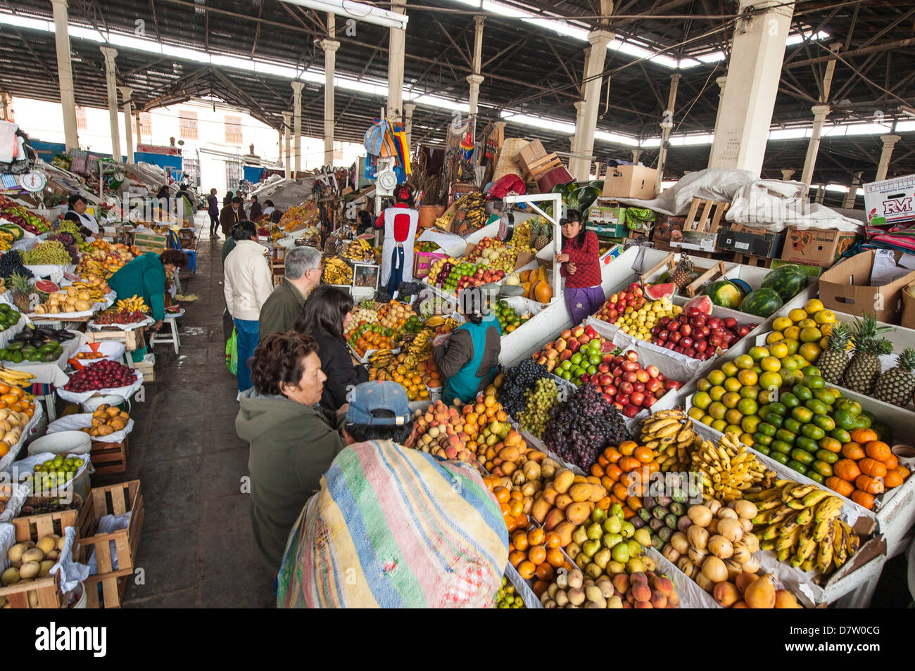 Obst stall auf dem lokalen Markt Cuzco, Peru, Südamerika Stockfoto