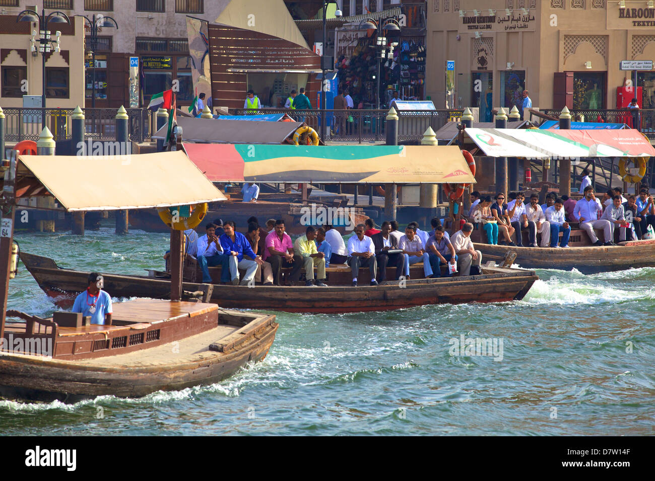 Fähren am Dubai Creek, Dubai, Vereinigte Arabische Emirate, Naher Osten Stockfoto