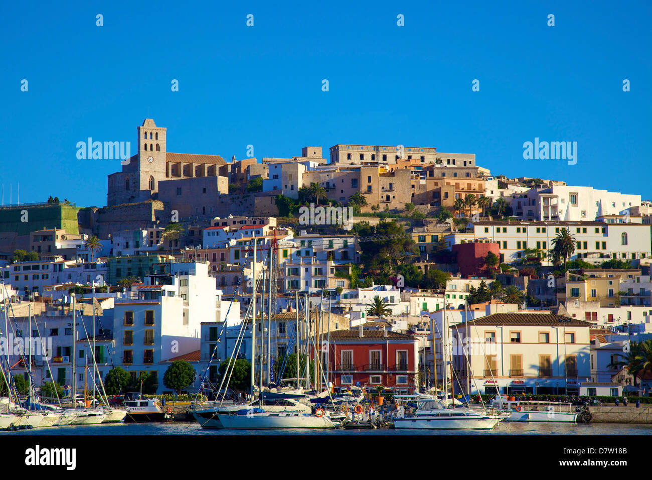 Dalt Vila und Hafen von Ibiza Altstadt, UNESCO World Heritage Site, Ibiza, Balearen, Spanien Stockfoto