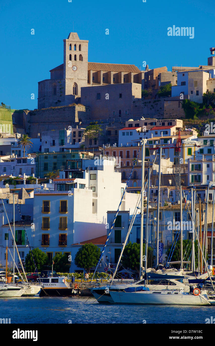Dalt Vila und Hafen von Ibiza Altstadt, UNESCO World Heritage Site, Ibiza, Balearen, Spanien Stockfoto