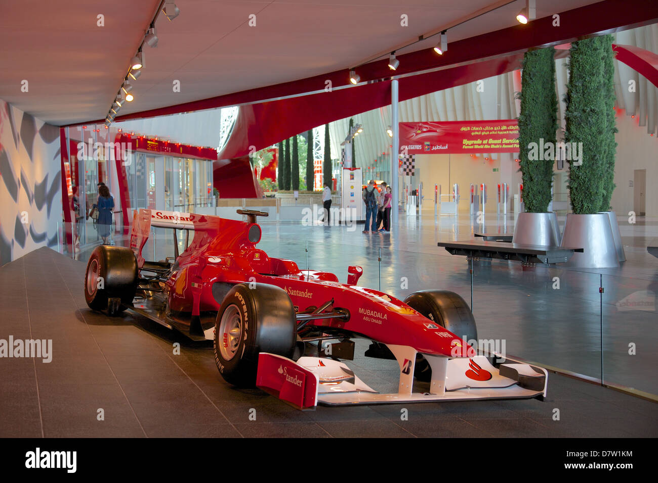 Formel 1 Rennwagen, Ferrari World, Yas Island, Abu Dhabi, Vereinigte Arabische Emirate, Naher Osten Stockfoto