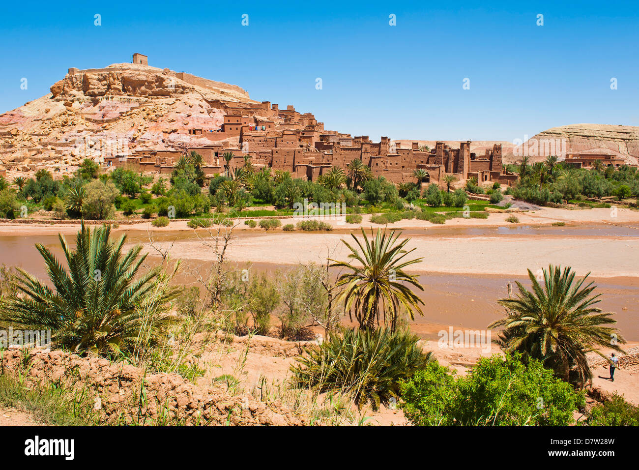 Kasbah Ait Ben Haddou und dem Ounila Fluss, UNESCO-Weltkulturerbe in der Nähe von Ouarzazate, Marokko, Nordafrika Stockfoto