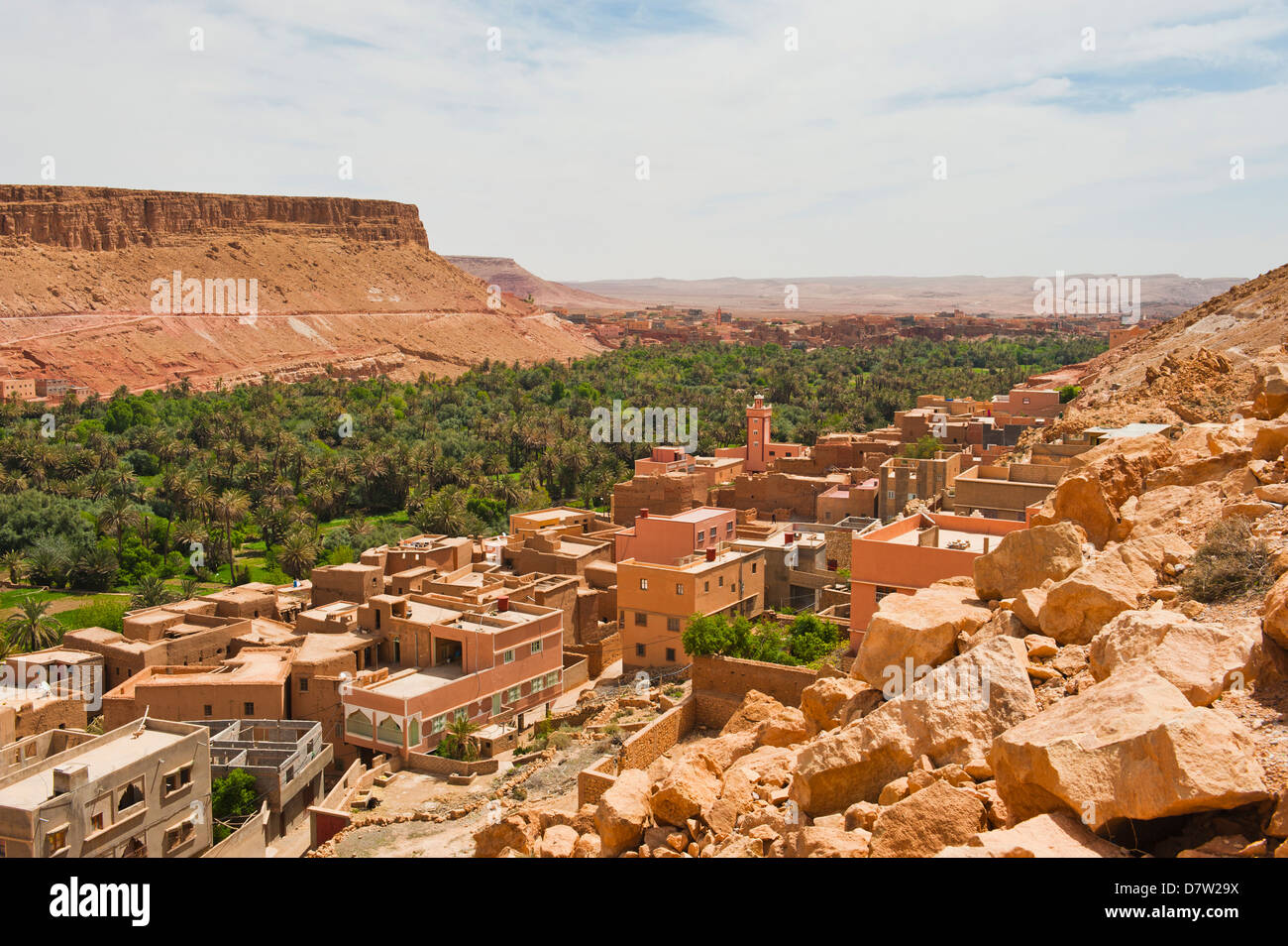 Typische abgelegenen marokkanische Wüste Stadt unterwegs, um die Todra Schlucht, Marokko, Nordafrika Stockfoto
