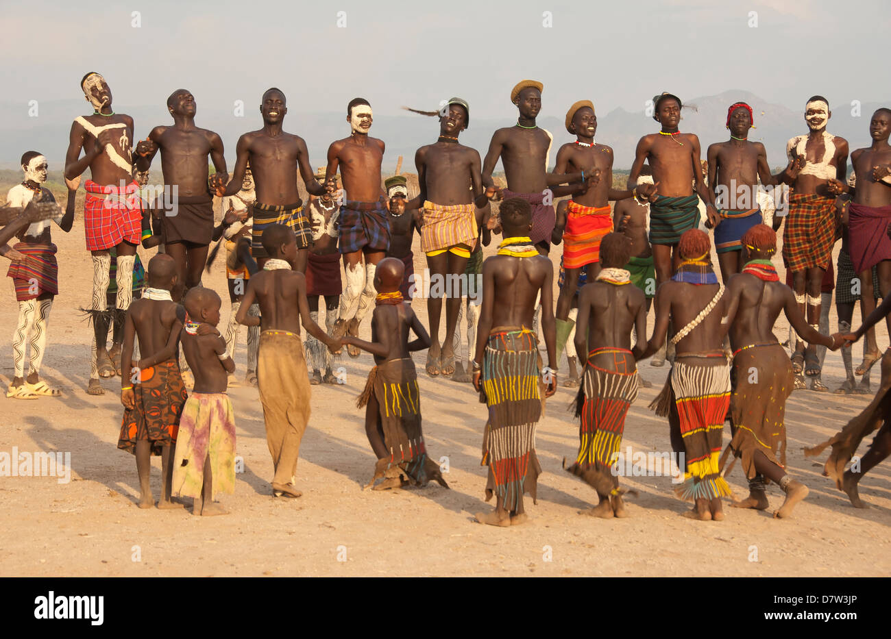 Nyangatom (Bumi) tribal Dance Zeremonie, Omo River Valley, Äthiopien Stockfoto